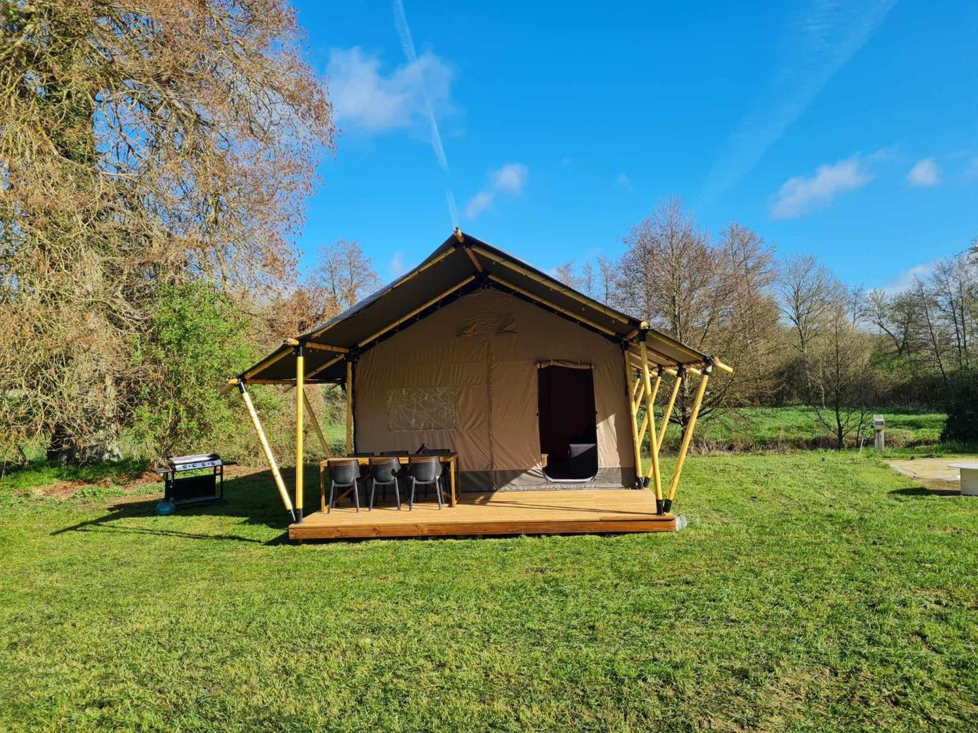 Camping De La Touche Ligueil ภายนอก รูปภาพ